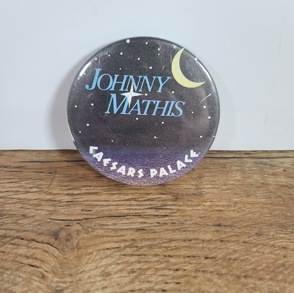 Vintage Pinback 3 inch musician, concert, Jonny Mathis caesars palace - Picture 2 of 5